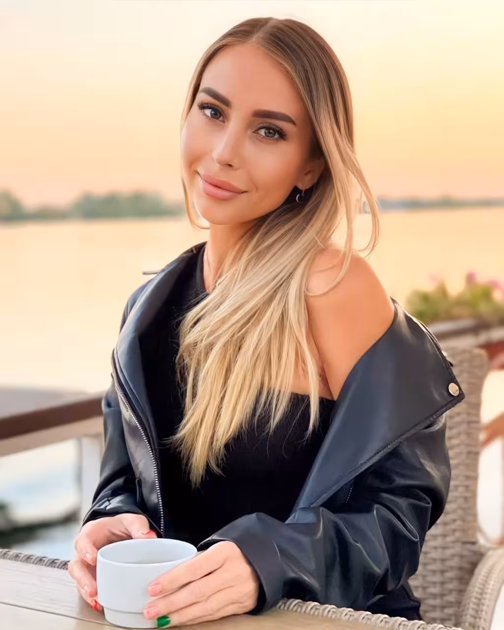 Olena 37 Odesa Ukraine I desire a man who respects me as his bride