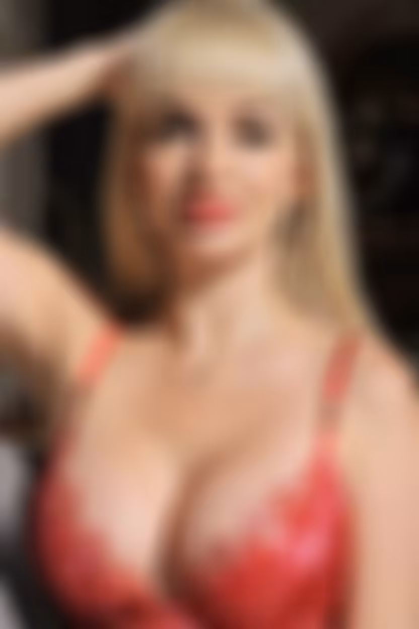 Olena 47 Zaporozhia Ukraine Looking for my future partner to be his bride