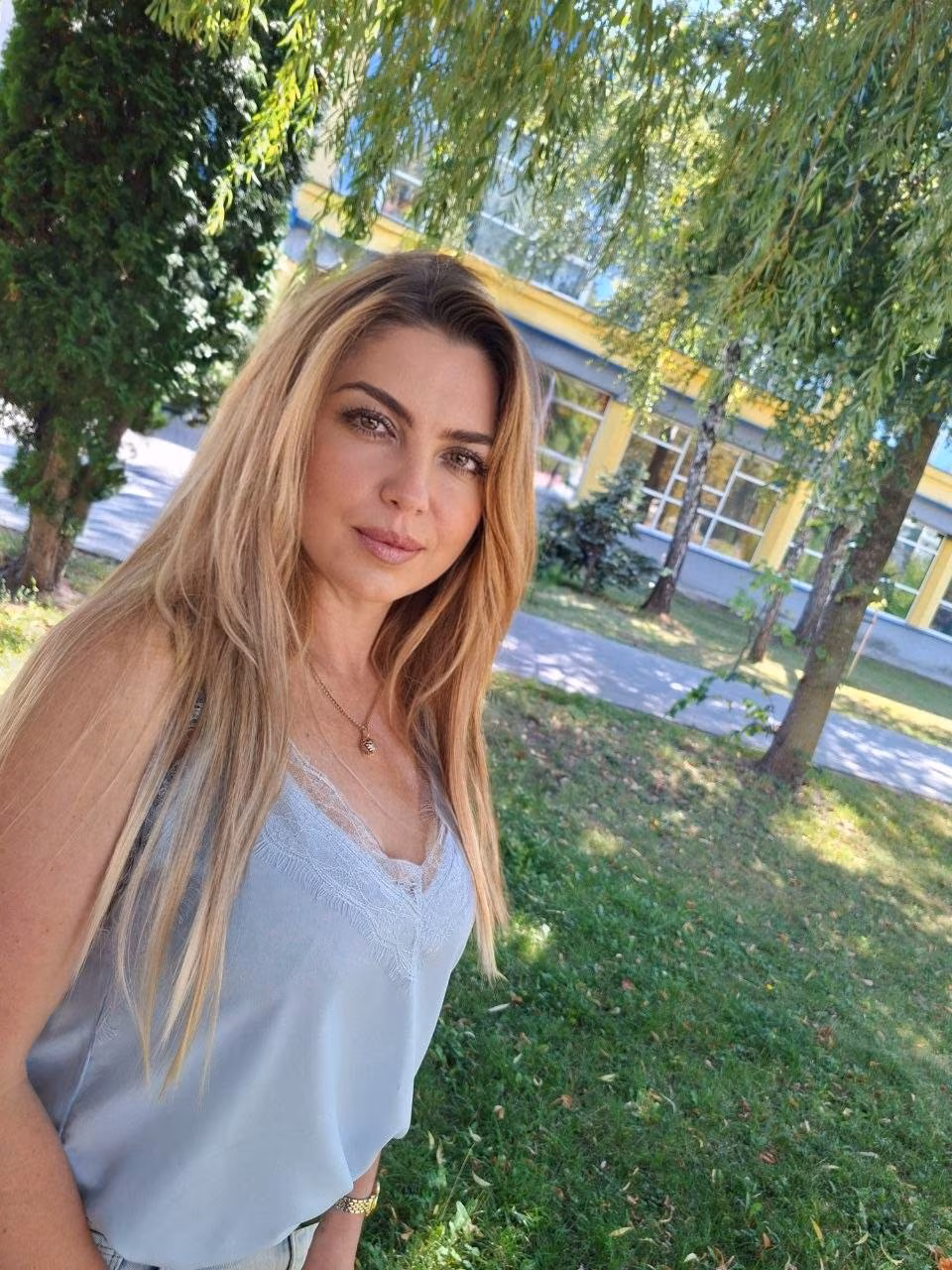 Oksana 44 Kiev Ukraine Ready to stand by my husband as your devoted bride