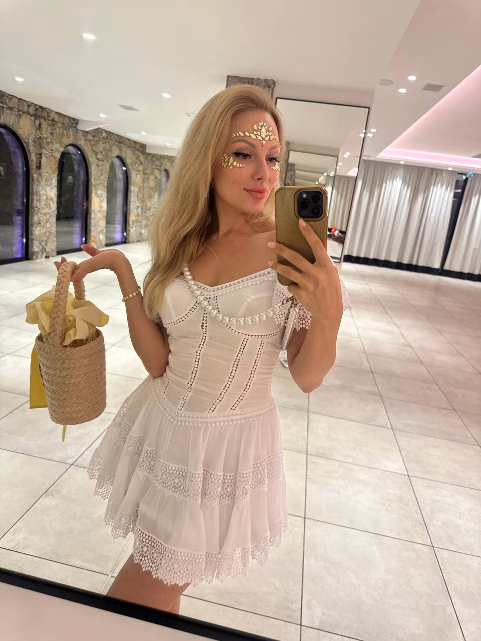 Yulia 40 Cannes France I want to become a loving wife and your bride