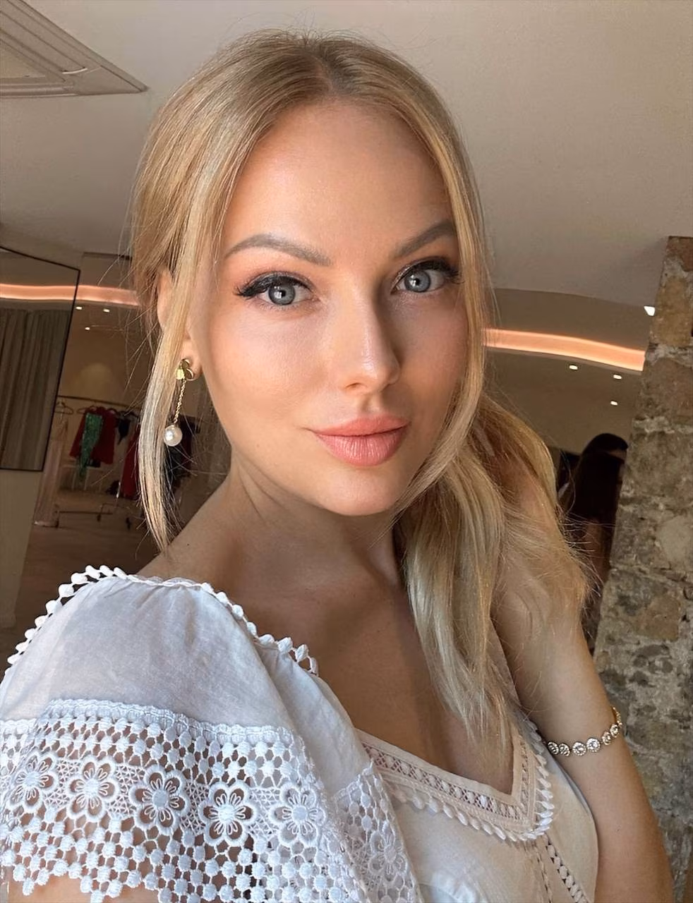Yulia 40 Cannes France I want to become a loving wife and your bride