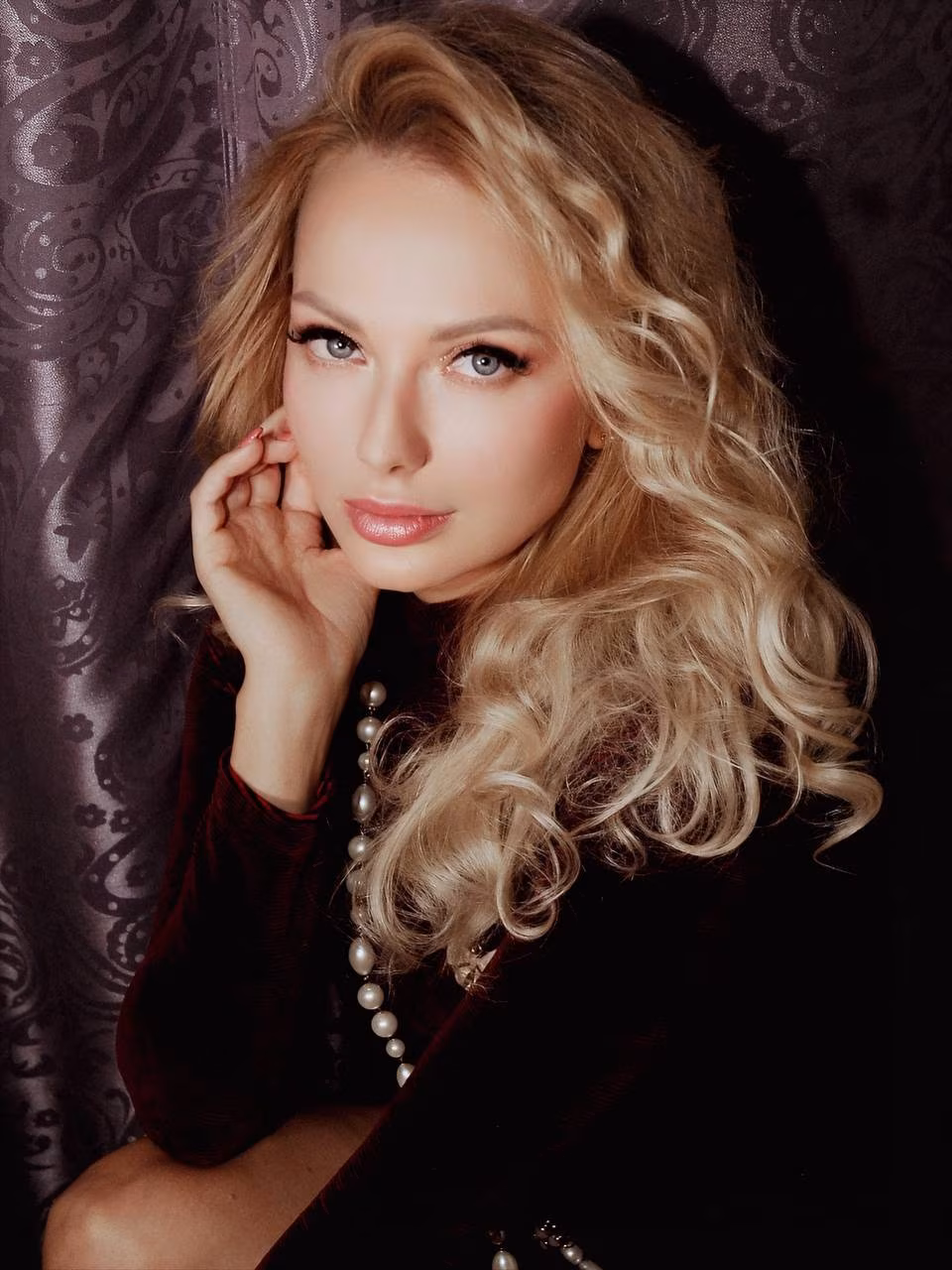 Yulia 40 Cannes France I want to become a loving wife and your bride