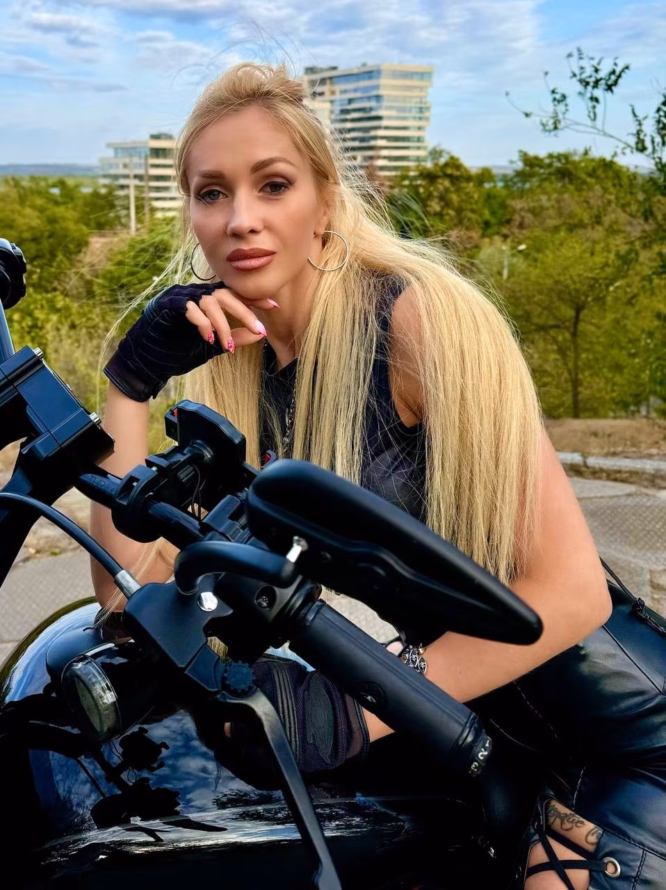 Viktoriia 39 Dniprodzerzhynsk Ukraine Ready to stand by my husband as your devoted bride