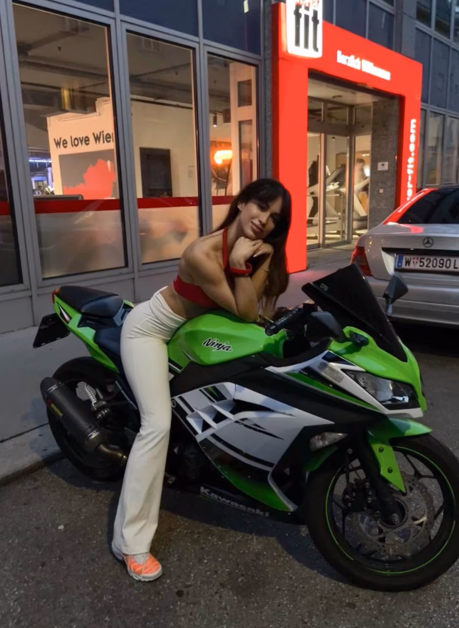 Andela 29 Vienna Austria Single and ready to commit to being your bride