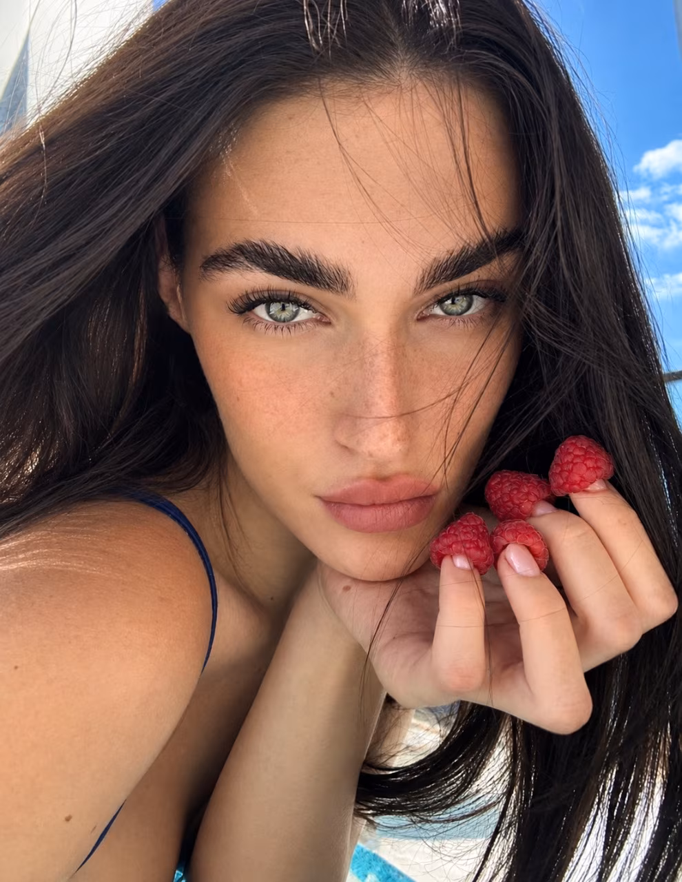Diana 21 Kyiv, Paris Ukraine Want to find my other half and become a bride