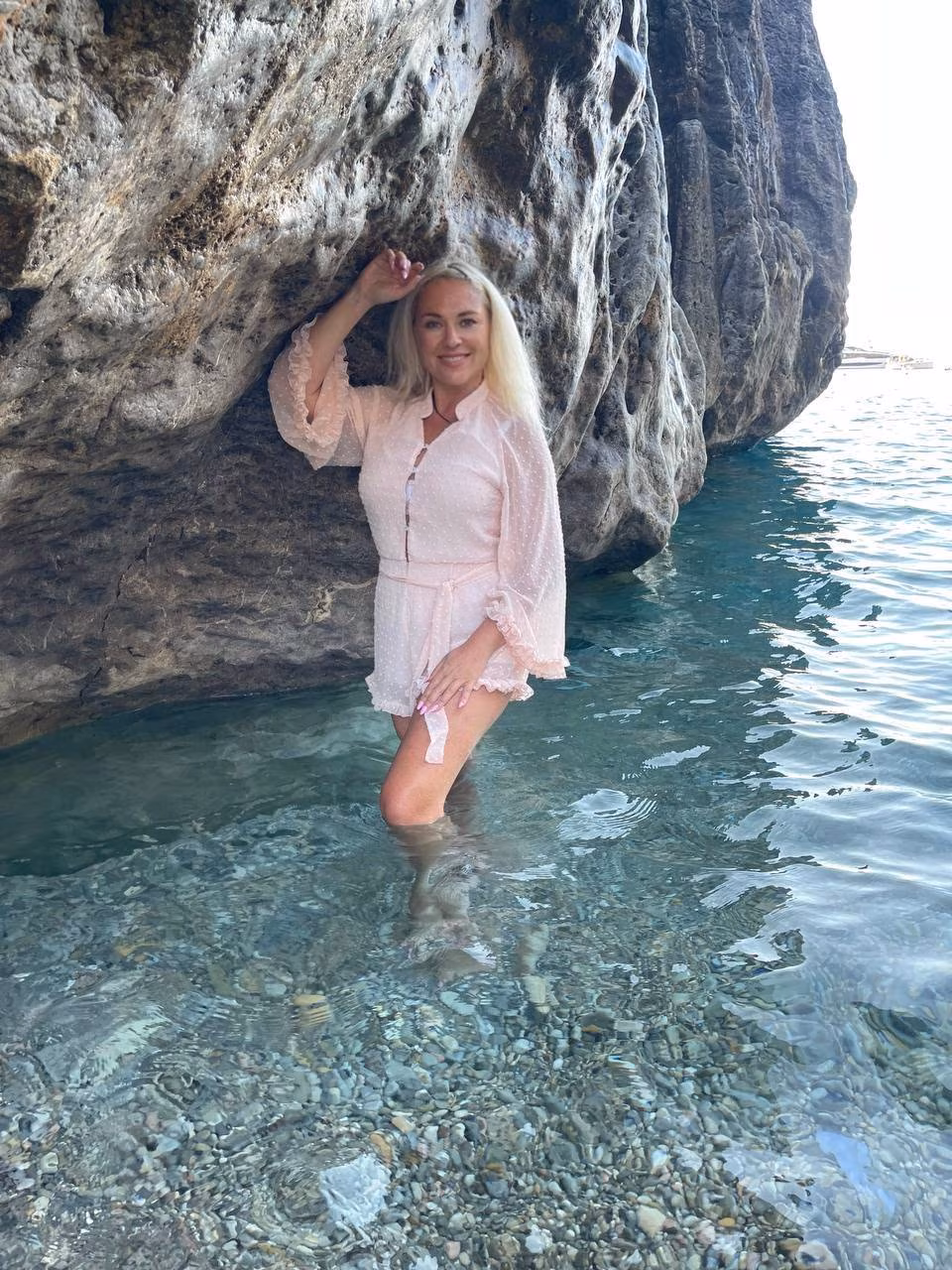Victoria 51 Berlin Germany I am ready to love you endlessly as your bride