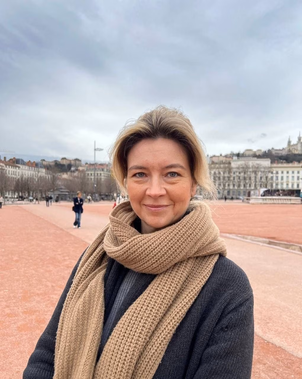 Yulia 51 Grenoble France Looking for a secure relationship to be your bride