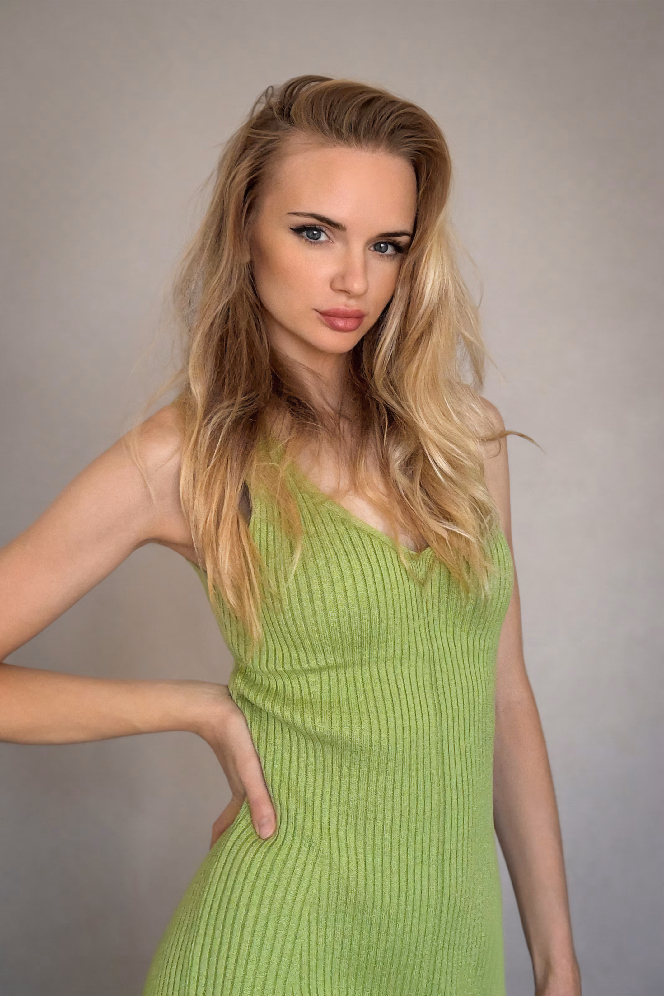 Alena 35 Kyiv Ukraine Looking for a serious commitment to become a bride